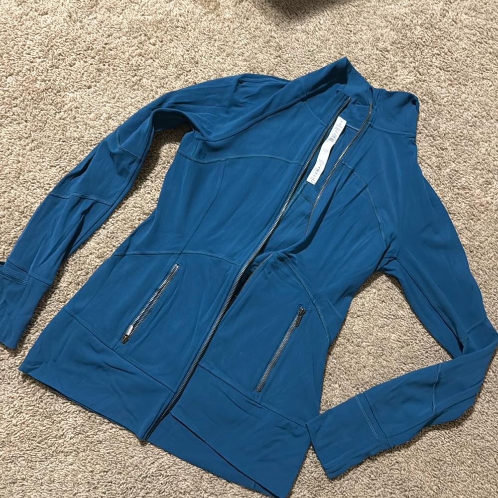 Lululemon size 8 longer style full zip